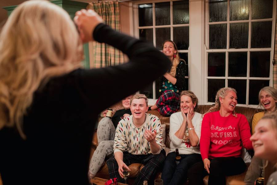 Fou rire pendant une soirée de Noël